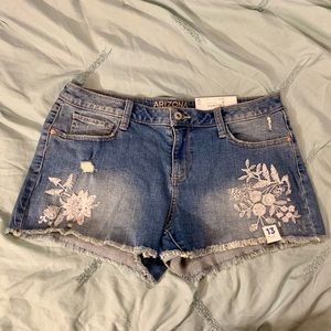 New Arizona Embroidered Jean Shorts Size 13